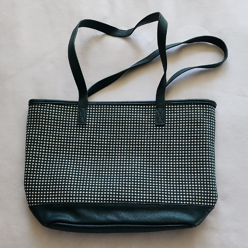 Thirty-One Green and Cream Tote Bag with Classic Design